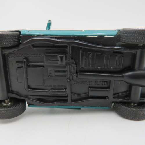 Road Champs Chevrolet Blazer model car - Scale 1/43