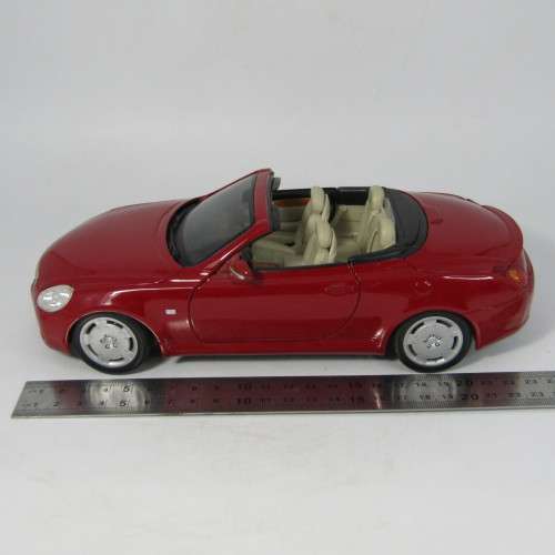 Maisto Lexus SC430 convertible model car - scale 1/18
