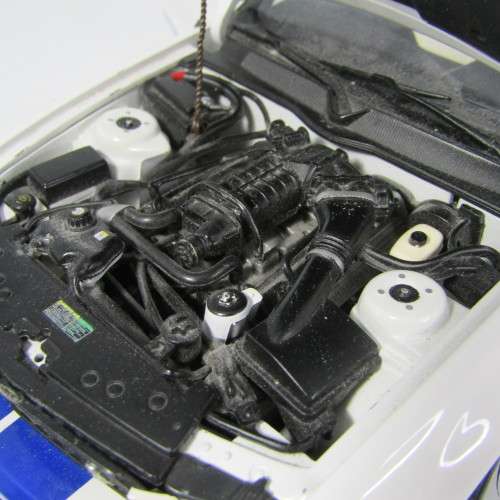 AutoArt 2005 Ford Cobra GT500 model car with certificate - scale 1/18