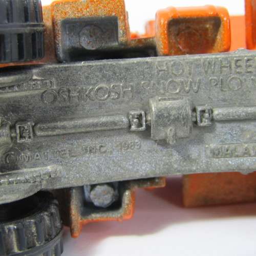 Vintage Hot Wheels Oshkosh snow plow truck - scoop missing