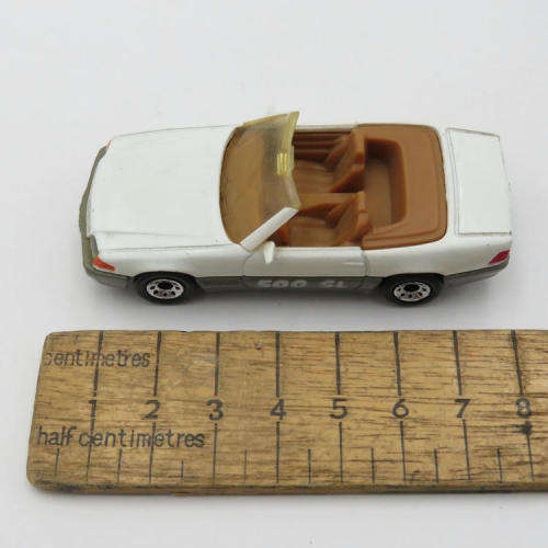 Matchbox 1990 Mercedes-Benz 500 SL toy car - Scale 1/59