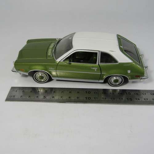 MotorMax 1974 Ford Pinto Runabout model car - scale 1/24