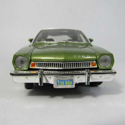 MotorMax 1974 Ford Pinto Runabout model car - scale 1/24