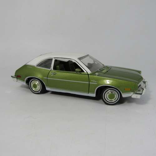 MotorMax 1974 Ford Pinto Runabout model car - scale 1/24