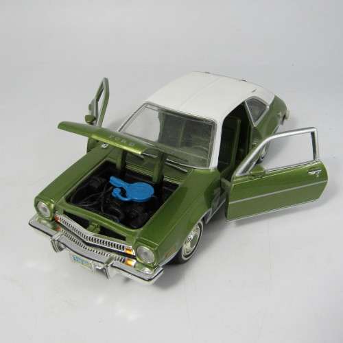 MotorMax 1974 Ford Pinto Runabout model car - scale 1/24