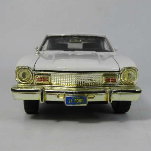 MotorMax 1974 Ford Maverick model car - scale 1/24