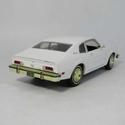 MotorMax 1974 Ford Maverick model car - scale 1/24