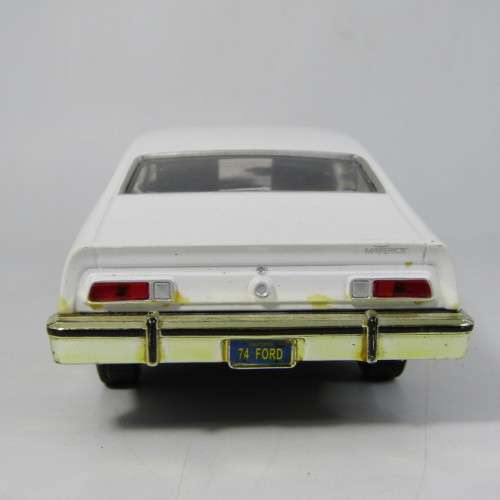 MotorMax 1974 Ford Maverick model car - scale 1/24