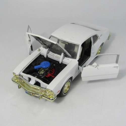 MotorMax 1974 Ford Maverick model car - scale 1/24