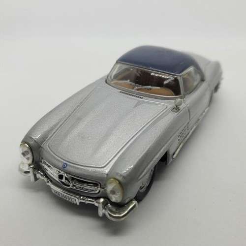 Hongwell Mercedes-Benz 300 SL Roadster die-cast model car - Scale 1/43