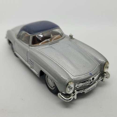 Hongwell Mercedes-Benz 300 SL Roadster die-cast model car - Scale 1/43