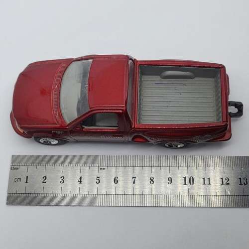 Road Signature 1997 Ford F-150 Flareside 4X4 die-cast pick-up truck model car - Scale 1/43