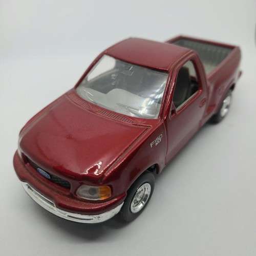 Road Signature 1997 Ford F-150 Flareside 4X4 die-cast pick-up truck model car - Scale 1/43