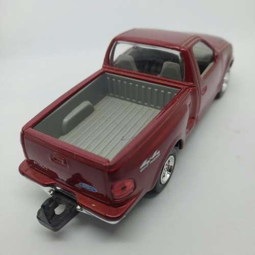 Road Signature 1997 Ford F-150 Flareside 4X4 die-cast pick-up truck model car - Scale 1/43