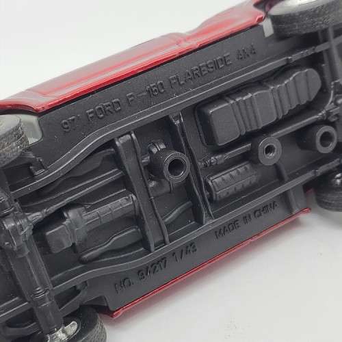 Road Signature 1997 Ford F-150 Flareside 4X4 die-cast pick-up truck model car - Scale 1/43