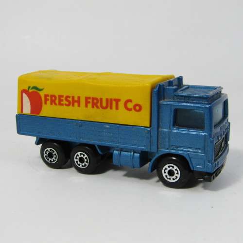 Matchbox Volvo Fresh Fruit Co. die-cast toy truck - scale 1/90
