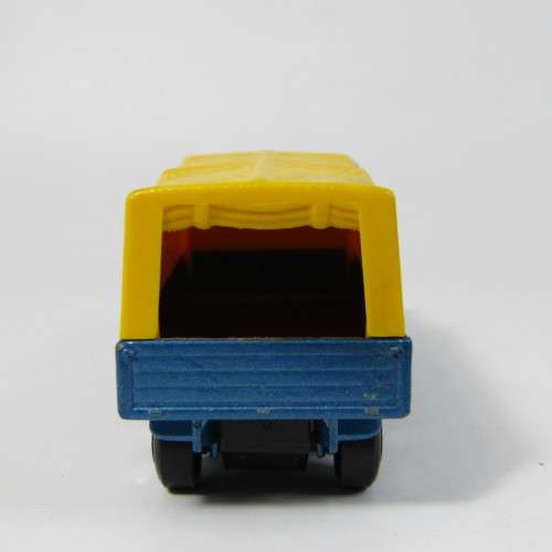 Matchbox Volvo Fresh Fruit Co. die-cast toy truck - scale 1/90