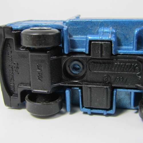 Matchbox Volvo Fresh Fruit Co. die-cast toy truck - scale 1/90
