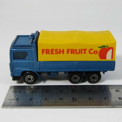 Matchbox Volvo Fresh Fruit Co. die-cast toy truck - scale 1/90