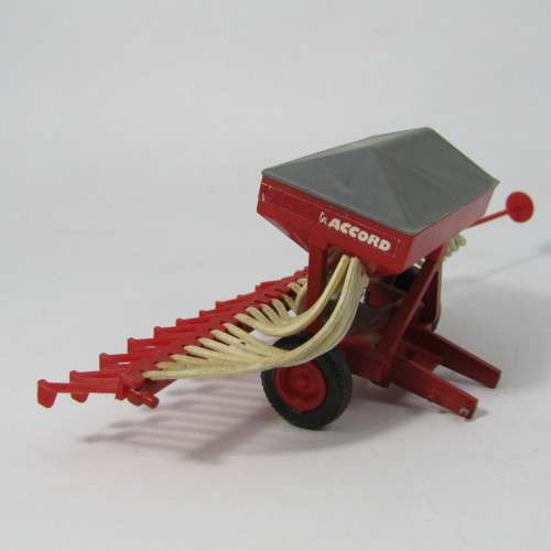 Britains Accord Pneumatic seed drill model - scale 1/32