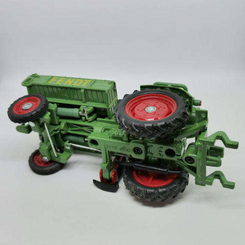 Siku #3476 Fendt tool carrier tractor with Dieselross side cutter
