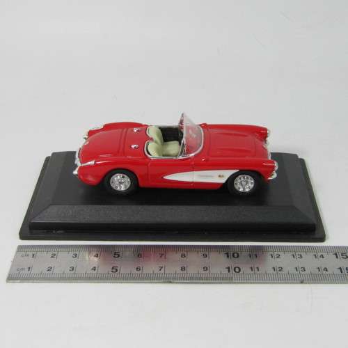 Road Signature die cast collection Chev Corvette 1957 on original box - scale 1/43