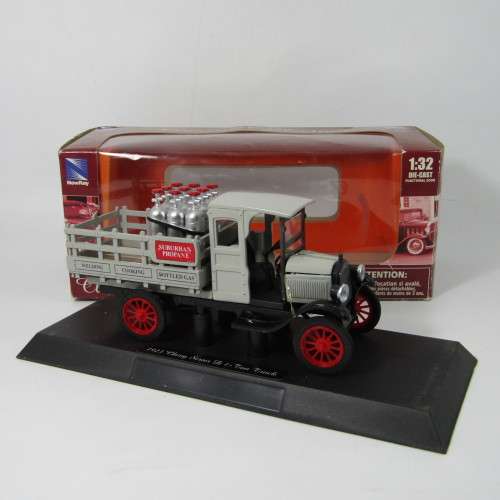 New Ray Classic Collection 1923 Chevy Series D 1 ton truck model car in original box - scale 1/32