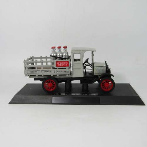 New Ray Classic Collection 1923 Chevy Series D 1 ton truck model car in original box - scale 1/32