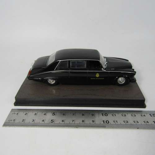 James Bond 007 Daimler Limousine die-cast model car - Casino Royale