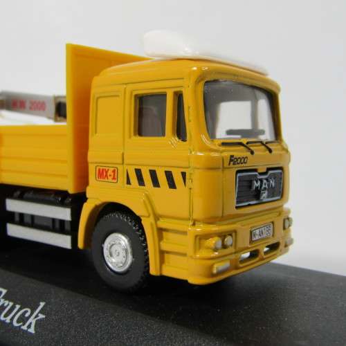 Automaxx MAN F2000 Heavy truck with crane in box - scale 1/72