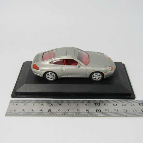 Road Signature Porsche 996 Carrera 2 die-cast model car - mirror missing - scale 1/43