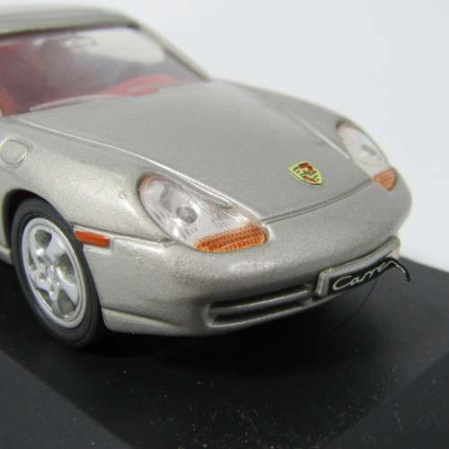 Road Signature Porsche 996 Carrera 2 die-cast model car - mirror missing - scale 1/43