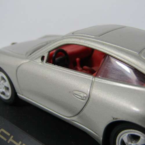 Road Signature Porsche 996 Carrera 2 die-cast model car - mirror missing - scale 1/43
