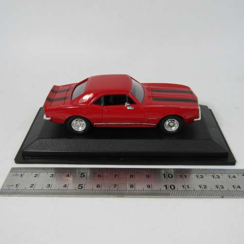 Road Signature 1967 Chevrolet Camaro Z-28 die-cast model car - scale 1/43