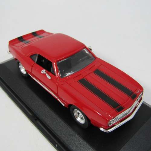 Road Signature 1967 Chevrolet Camaro Z-28 die-cast model car - scale 1/43