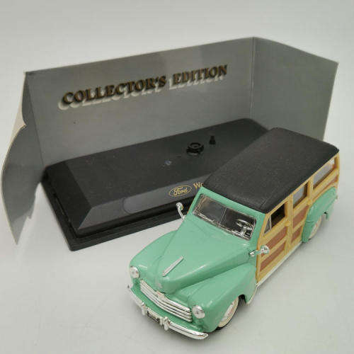 Road Signature 1948 Ford Woody die-cast model car - scale 1/43