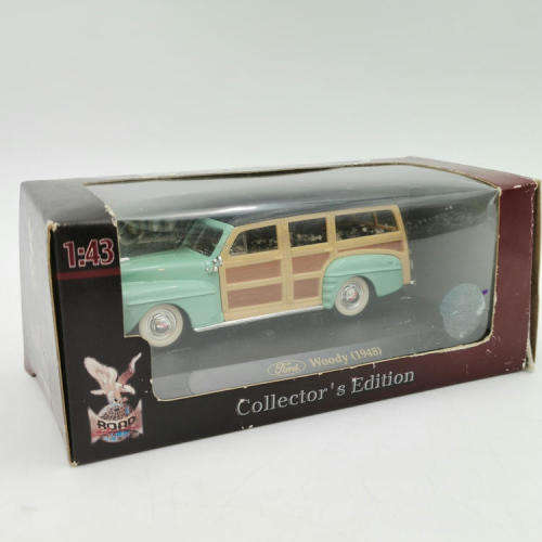 Road Signature 1948 Ford Woody die-cast model car - scale 1/43