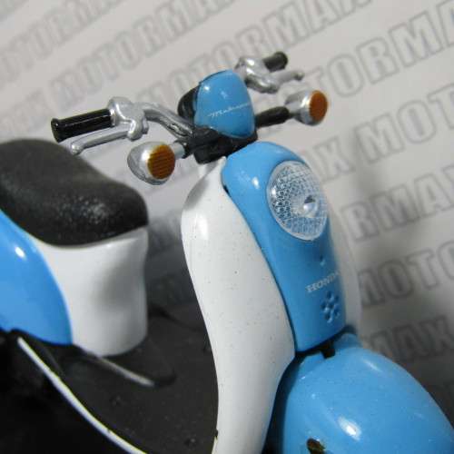 MotorMax Honda Metropolitan die-cast model motorcycle in box - scale 1/18