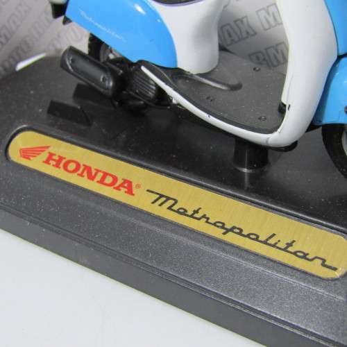 MotorMax Honda Metropolitan die-cast model motorcycle in box - scale 1/18