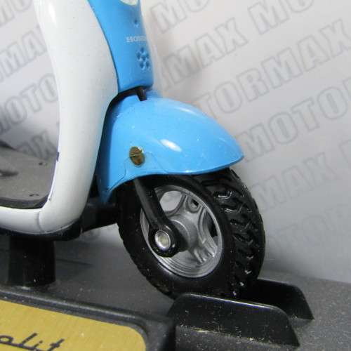 MotorMax Honda Metropolitan die-cast model motorcycle in box - scale 1/18