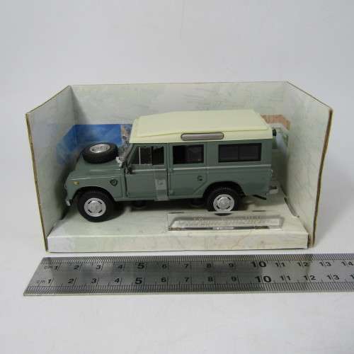 Hongwell Cararama Land Rover series 3 die-cast model car - scale 1/43