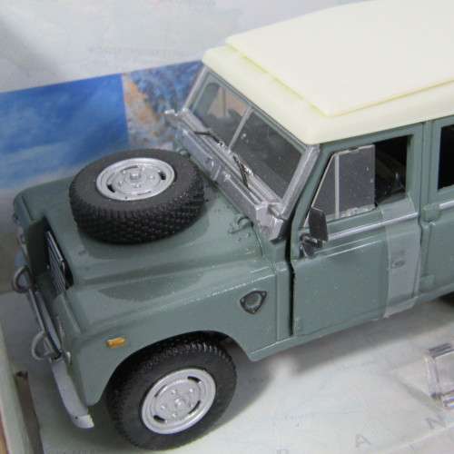 Hongwell Cararama Land Rover series 3 die-cast model car - scale 1/43