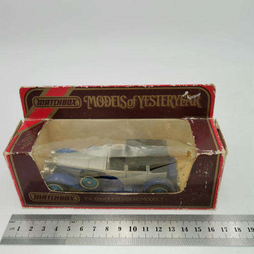 Matchbox models of Yesteryear 1930 Duesenberg Model J town car in box