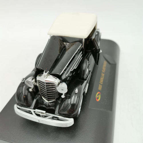 Signature models 1933 Cadillac Fleetwood die-cast model car - scale 1/32