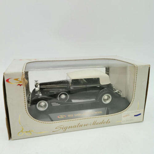 Signature models 1933 Cadillac Fleetwood die-cast model car - scale 1/32