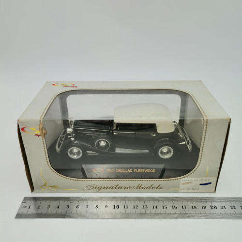 Signature models 1933 Cadillac Fleetwood die-cast model car - scale 1/32