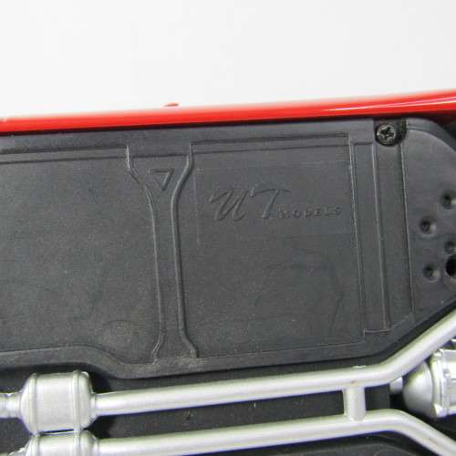 UT Models 1998 Chevrolet Corvette die-cast model car - scale 1/18