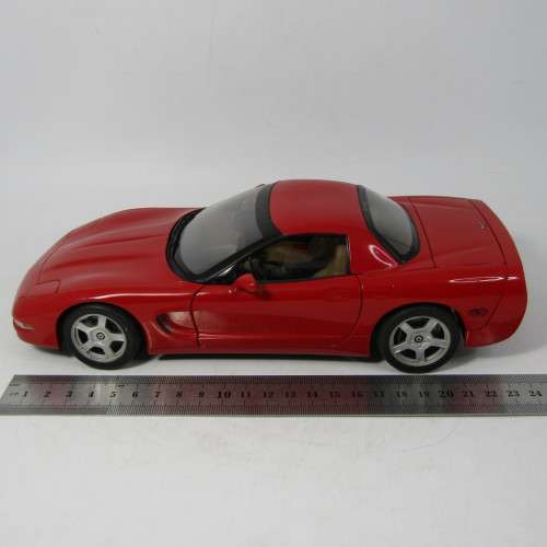 UT Models 1998 Chevrolet Corvette die-cast model car - scale 1/18
