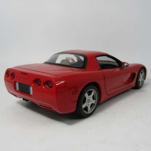 UT Models 1998 Chevrolet Corvette die-cast model car - scale 1/18