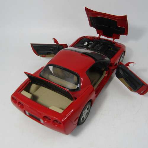UT Models 1998 Chevrolet Corvette die-cast model car - scale 1/18